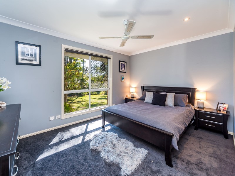 90 California Drive, Oxenford QLD 4210