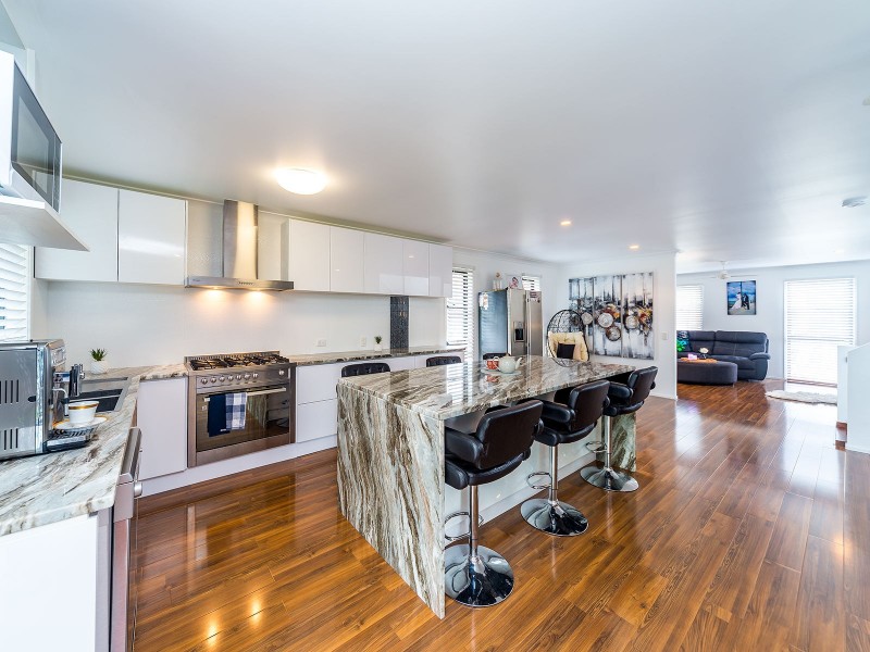 8 Cobb & Co Drive, Oxenford QLD 4210