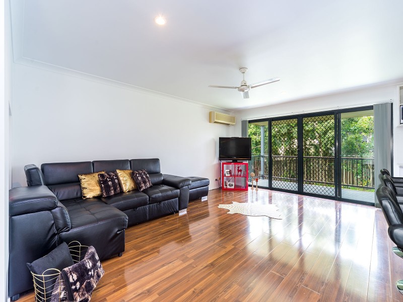 8 Cobb & Co Drive, Oxenford QLD 4210