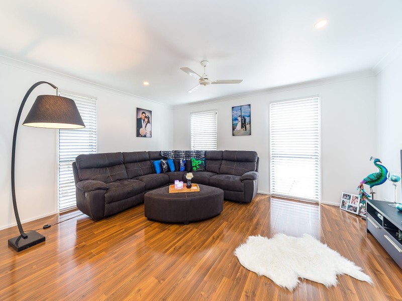 8 Cobb & Co Drive, Oxenford QLD 4210