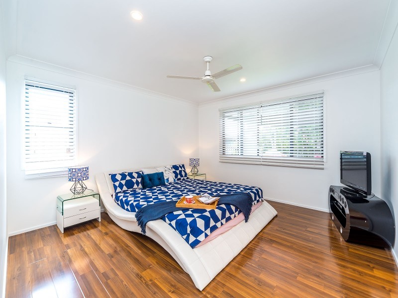 8 Cobb & Co Drive, Oxenford QLD 4210