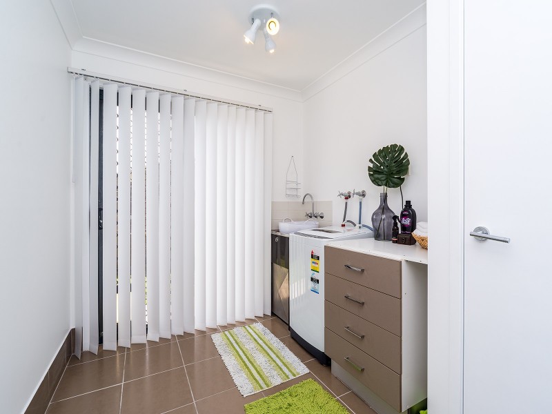 8 Cobb & Co Drive, Oxenford QLD 4210