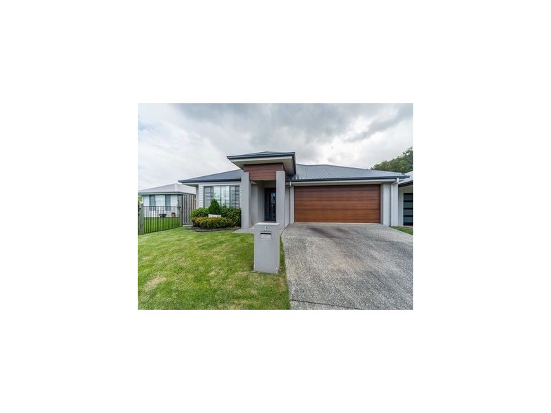 4 Summerstone Place, Maudsland QLD 4210