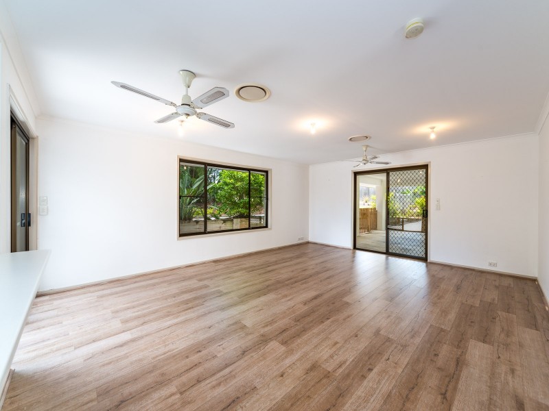 26 Oberon Way, Oxenford QLD 4210