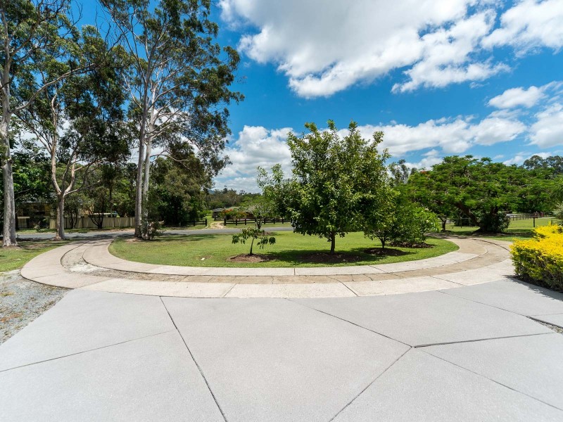 26 Oberon Way, Oxenford QLD 4210