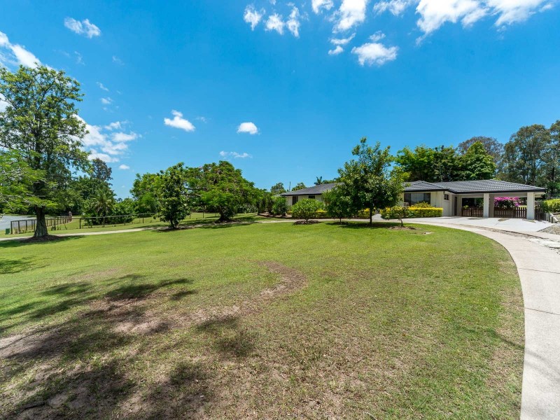 26 Oberon Way, Oxenford QLD 4210