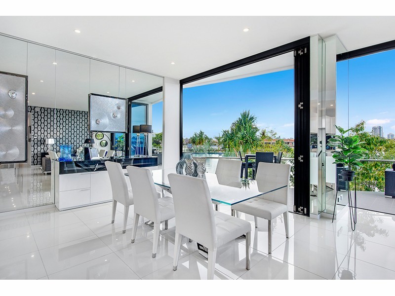 5 Harbour Side Court, Biggera Waters QLD 4216