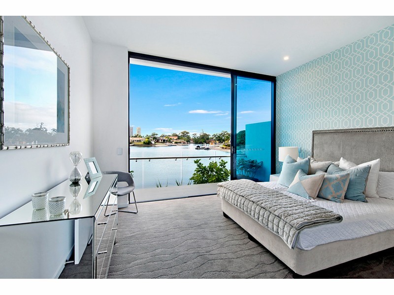 5 Harbour Side Court, Biggera Waters QLD 4216