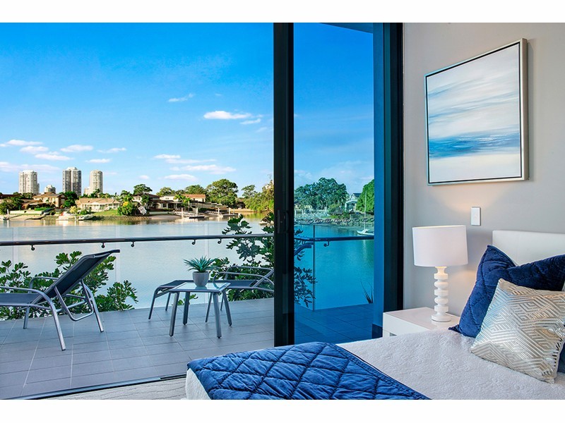 5 Harbour Side Court, Biggera Waters QLD 4216