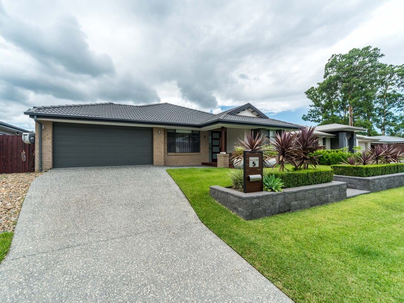 5 Abby Circuit, Maudsland QLD 4210