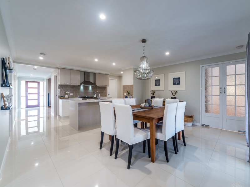 5 Abby Circuit, Maudsland QLD 4210