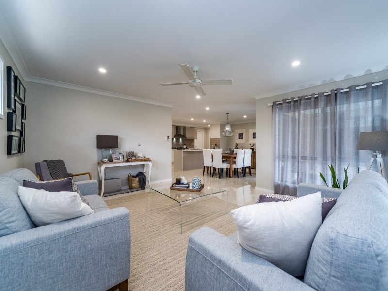 5 Abby Circuit, Maudsland QLD 4210