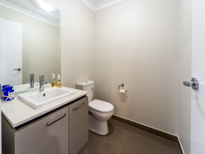 5 Abby Circuit, Maudsland QLD 4210