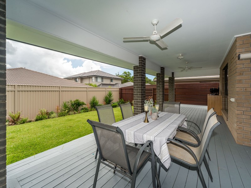 5 Abby Circuit, Maudsland QLD 4210