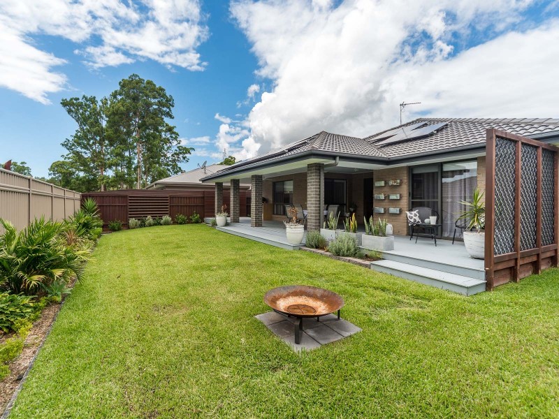5 Abby Circuit, Maudsland QLD 4210