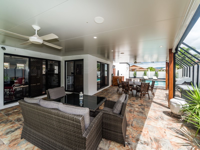 8 Villanova Avenue, Oxenford QLD 4210