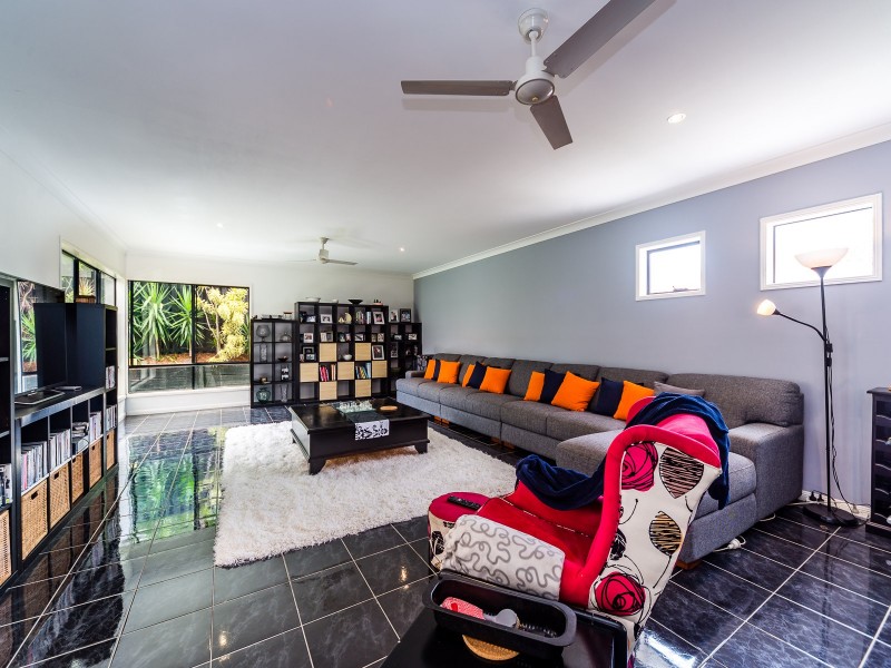 8 Villanova Avenue, Oxenford QLD 4210