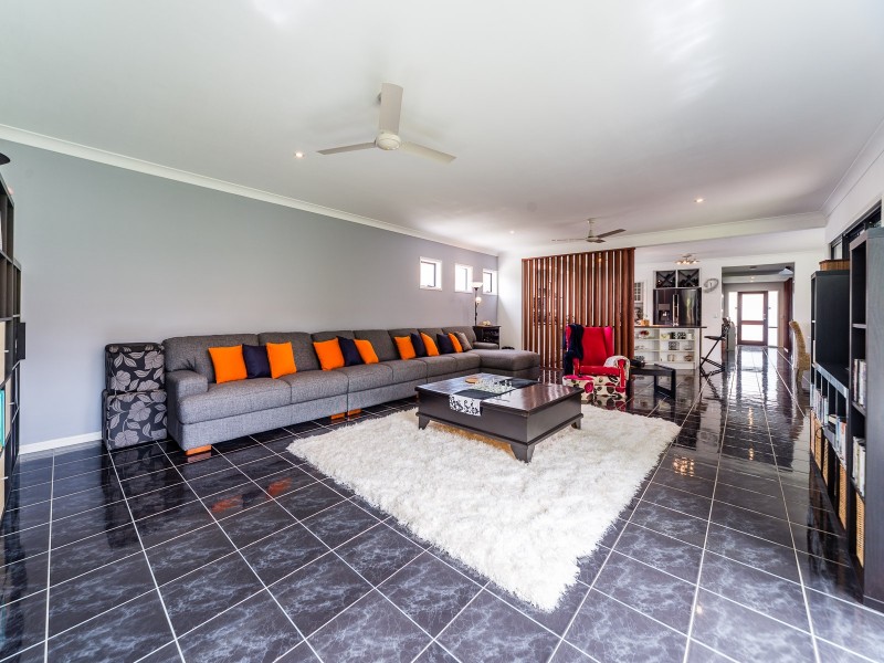 8 Villanova Avenue, Oxenford QLD 4210