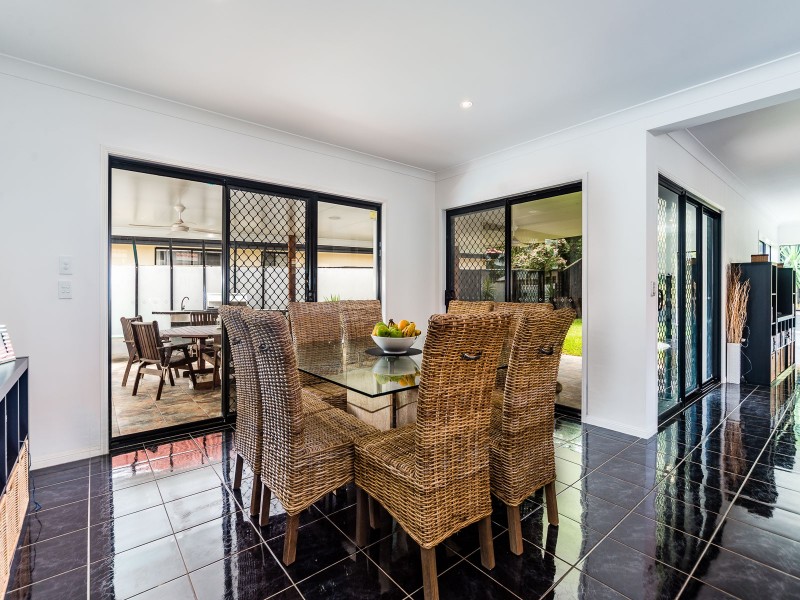 8 Villanova Avenue, Oxenford QLD 4210