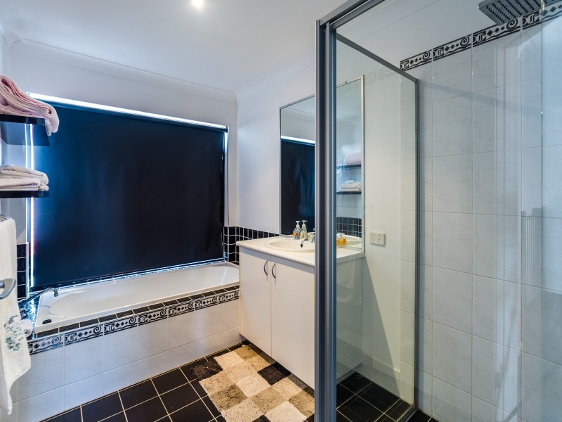 8 Villanova Avenue, Oxenford QLD 4210