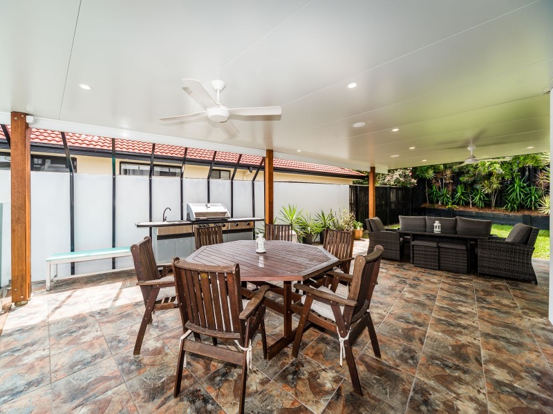 8 Villanova Avenue, Oxenford QLD 4210