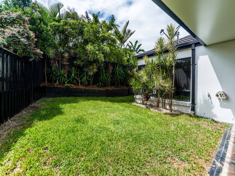 8 Villanova Avenue, Oxenford QLD 4210