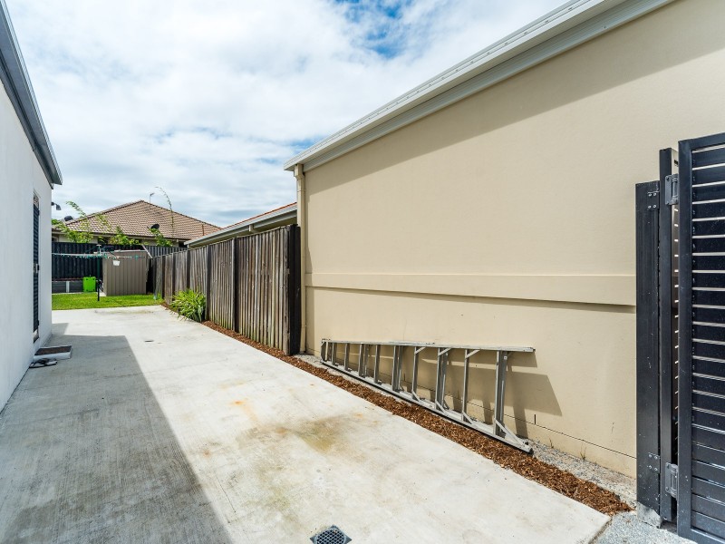 8 Villanova Avenue, Oxenford QLD 4210