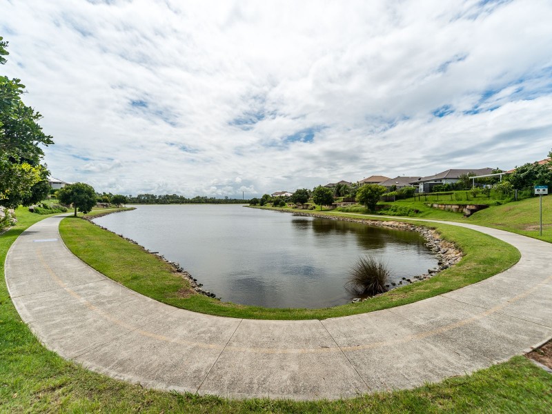 8 Villanova Avenue, Oxenford QLD 4210