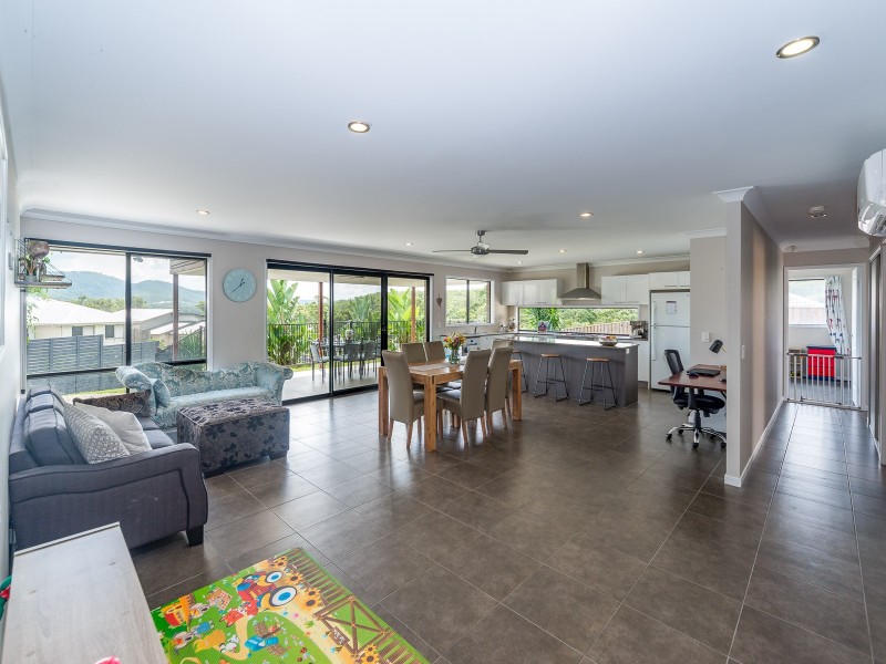 1 Middleham Fairway, Maudsland QLD 4210