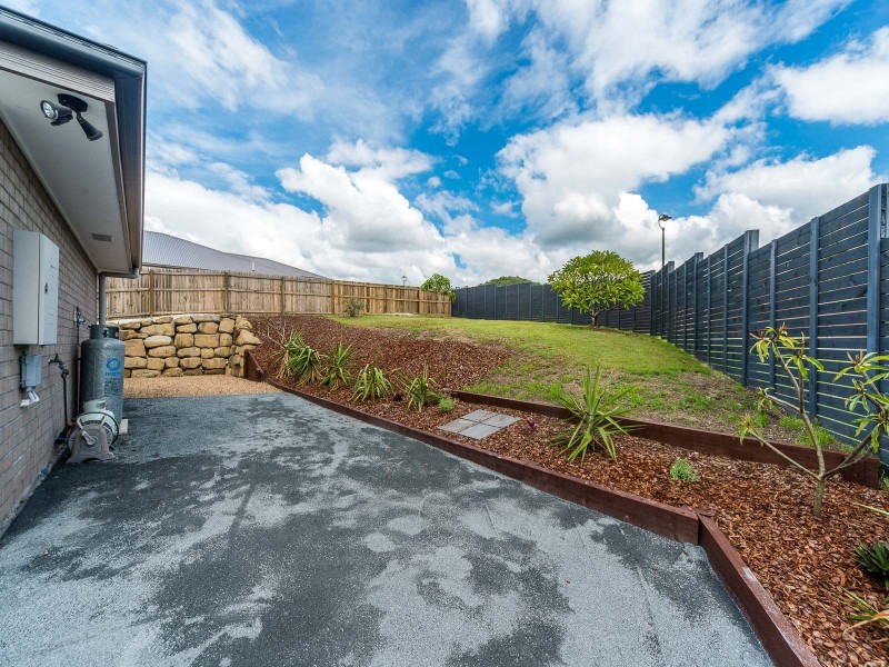 1 Middleham Fairway, Maudsland QLD 4210