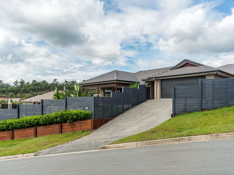 1 Middleham Fairway, Maudsland QLD 4210