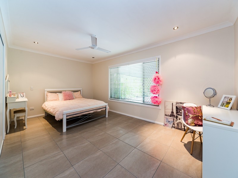 5 McNamara Court, Oxenford QLD 4210