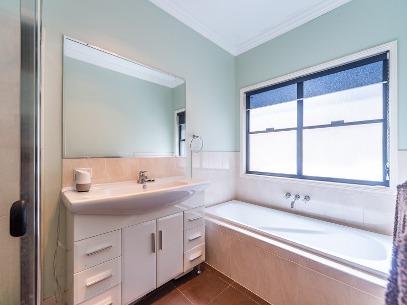 12 Clear Creek Court, Wongawallan QLD 4210