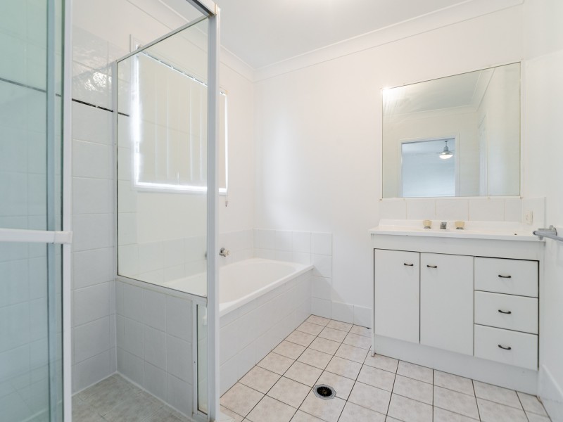 4 Serafina Drive, Helensvale QLD 4212