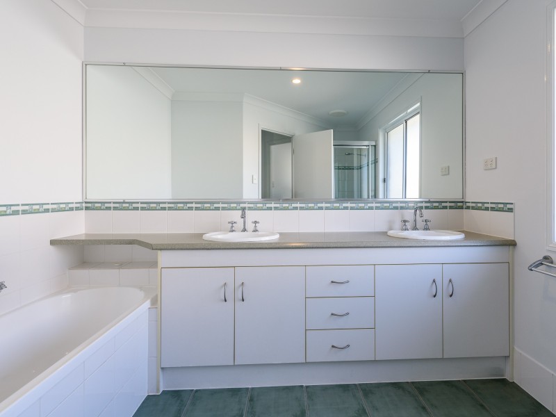 34 Goldcrest Drive, Upper Coomera QLD 4209