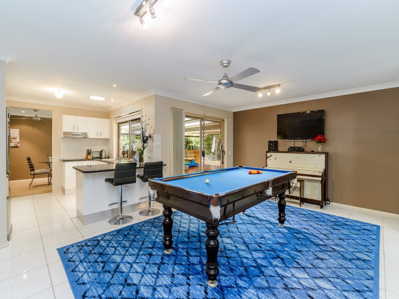 10 Meadowvale Street, Oxenford QLD 4210