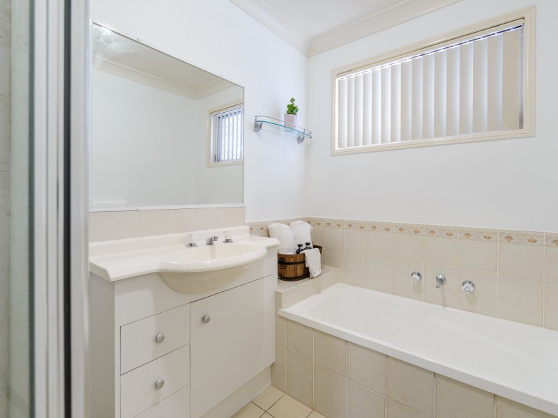 10 Meadowvale Street, Oxenford QLD 4210