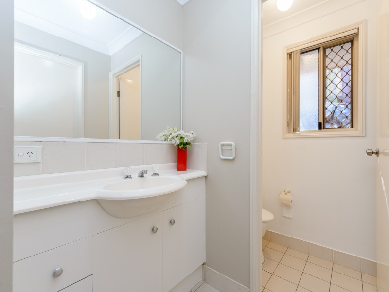 10 Meadowvale Street, Oxenford QLD 4210