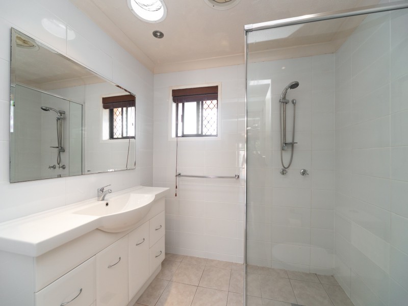 9 Burrinjuck Drive, Coombabah QLD 4216