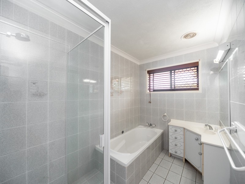 9 Burrinjuck Drive, Coombabah QLD 4216