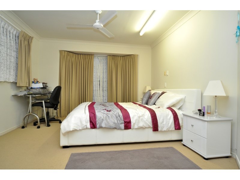 38 Sickle Avenue, Hope Island QLD 4212