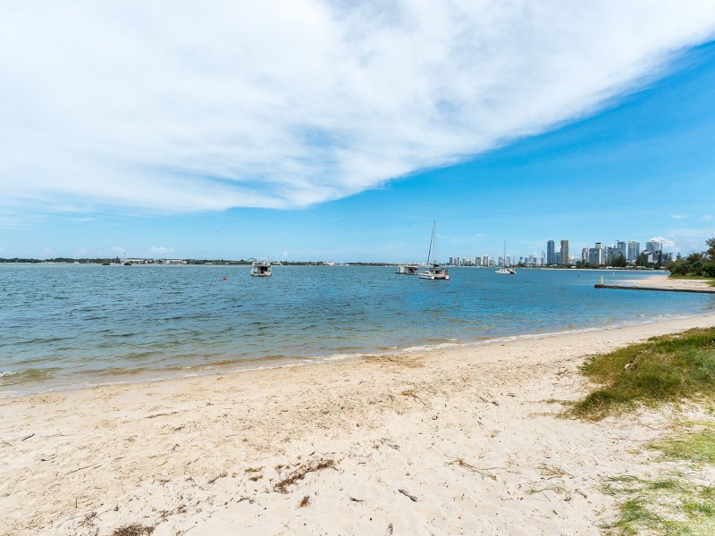 4/242 Marine Parade, Labrador QLD 4215