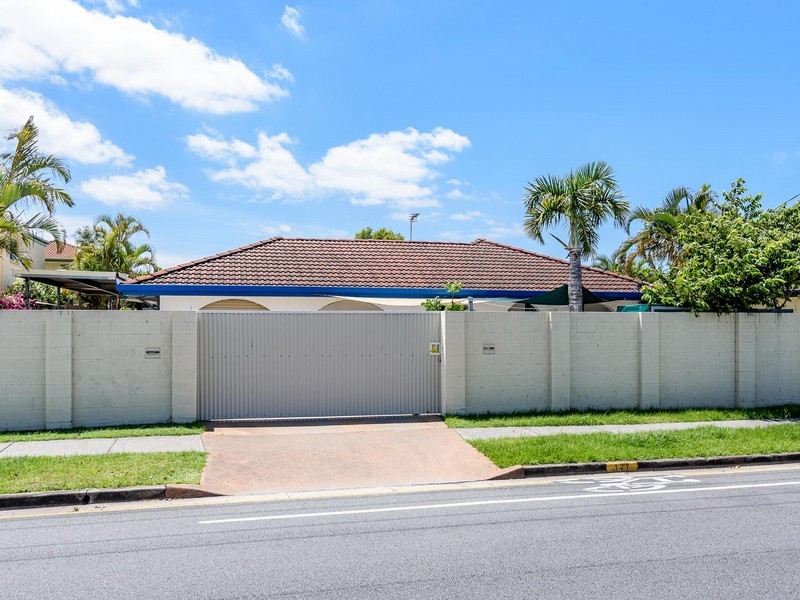 127 Bayview Street, Runaway Bay QLD 4216