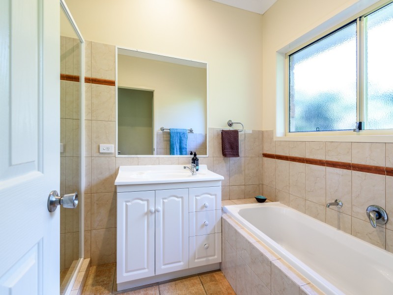 2-4 Ambon Court, Tamborine Mountain QLD 4272