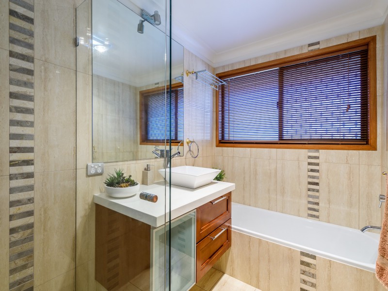 8 Anchorage Way, Biggera Waters QLD 4216