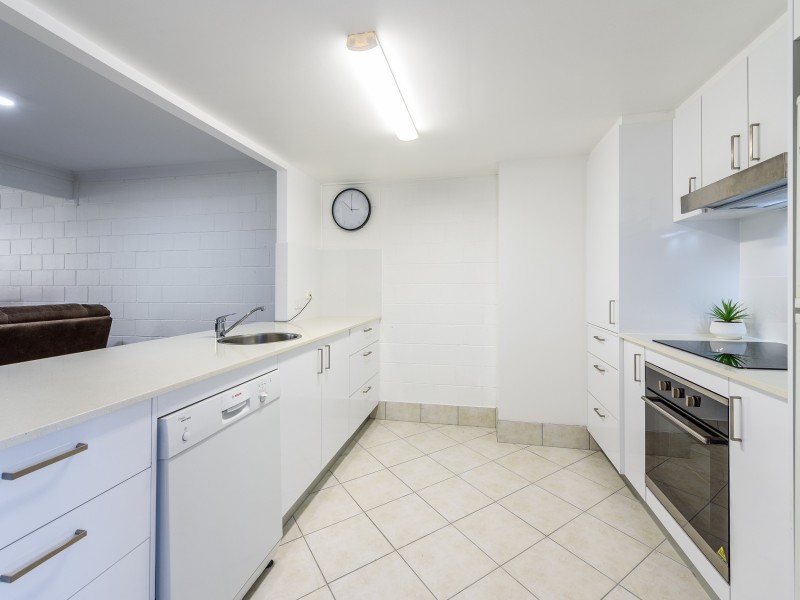 11/81 Olsen Avenue, Labrador QLD 4215