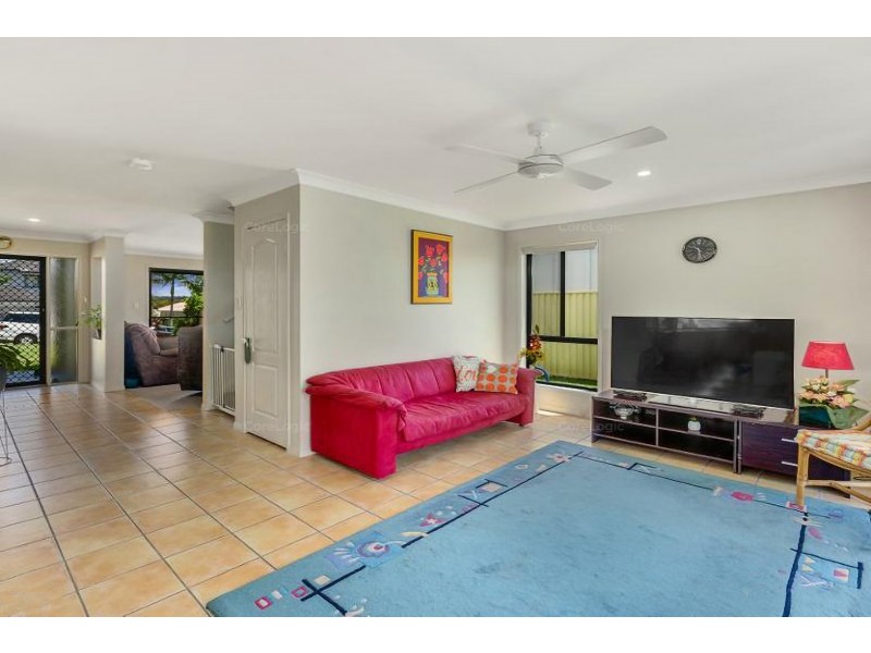 8 Katie Court, Arundel QLD 4214