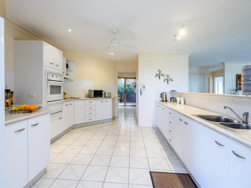 1 Leura Place, Helensvale QLD 4212