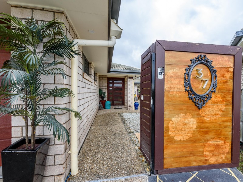 37 Manning Circuit, Pacific Pines QLD 4211