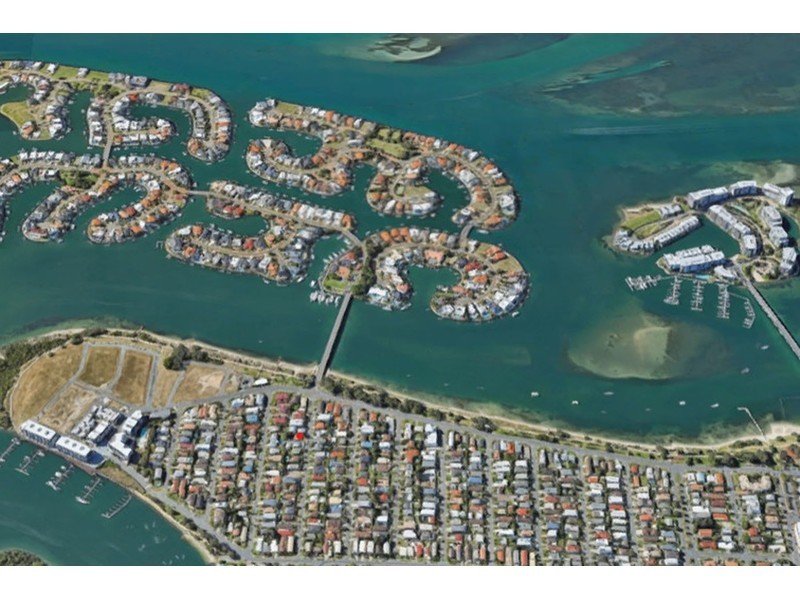 9 Donald Avenue, Paradise Point QLD 4216